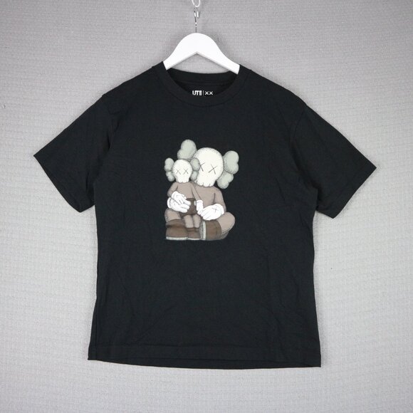 Uniqlo x Kaws Graphic Tee Mens Medium - Picture 1 of 7
